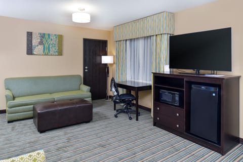 Suite, 1 King Bed, Non Smoking, Refrigerator & Microwave | Room amenity