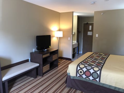 Standard Room, 1 Queen Bed, Accessible | Desk, blackout drapes, iron/ironing board, free WiFi