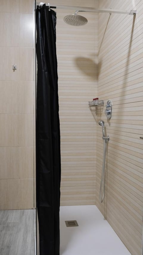 Double or Twin Room | Bathroom | Shower, towels