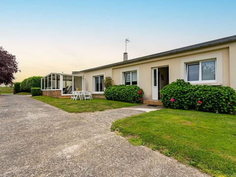 Sky, Plant, Furniture, Plant Community, Table, Natural Landscape, Chair, Land Lot, Outdoor Furniture, Tree