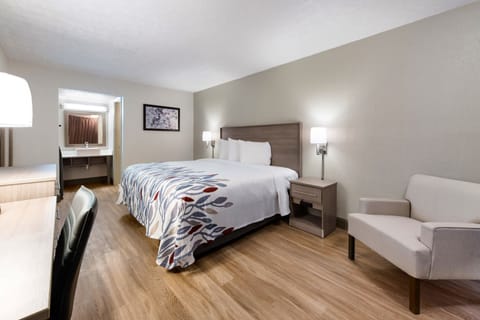 Standard Room, 1 King Bed (Smoke Free) | Premium bedding, pillowtop beds, desk, laptop workspace