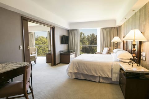 Suite, 2 Bedrooms, Corner | Premium bedding, minibar, in-room safe, desk