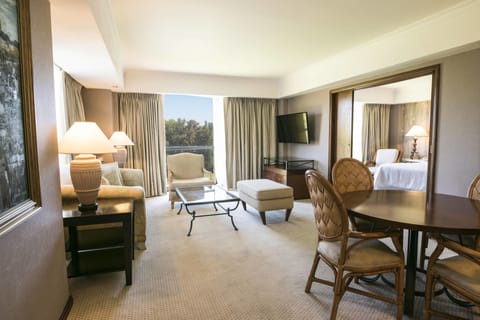 Suite, 2 Bedrooms, Corner | Premium bedding, minibar, in-room safe, desk