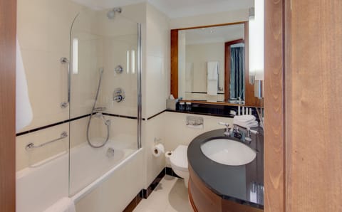 Room, 1 Queen Bed | Bathroom | Free toiletries, hair dryer, towels, shampoo