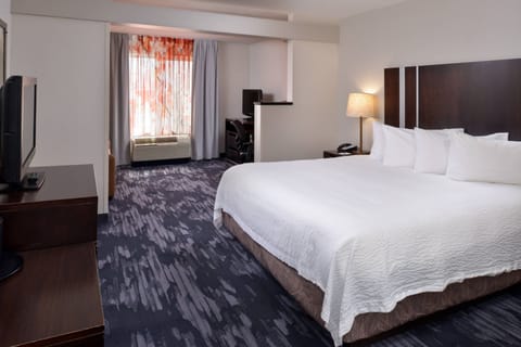 Executive Suite, 1 Bedroom | Premium bedding, in-room safe, desk, iron/ironing board