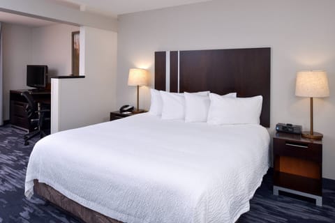 Executive Suite, 1 Bedroom | Premium bedding, in-room safe, desk, iron/ironing board