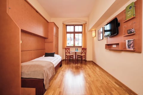 Standard Single Room, Private Bathroom | Hypo-allergenic bedding, in-room safe, desk, free WiFi