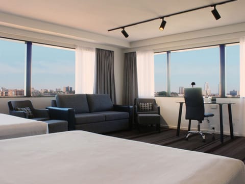 Deluxe Room, 1 King Bed, City View | Premium bedding, minibar, in-room safe, desk