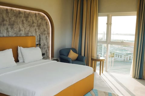 Deluxe Executive Suite Sea View | Minibar, in-room safe, desk, soundproofing