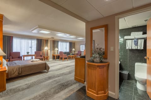 Lodge Suite | Premium bedding, pillowtop beds, in-room safe, blackout drapes