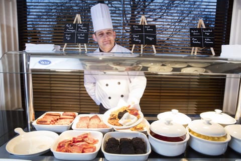 Daily English breakfast (GBP 10.00 per person)