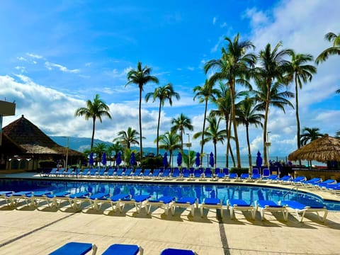 Outdoor pool, pool umbrellas, sun loungers