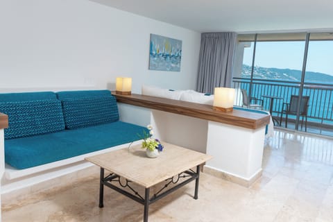 Studio Suite, 1 King Bed, Partial Sea View | In-room safe, desk, laptop workspace, blackout drapes