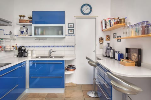 eb8a7afb-b9a1-47c6-83d4-1a0a88fd3ce7