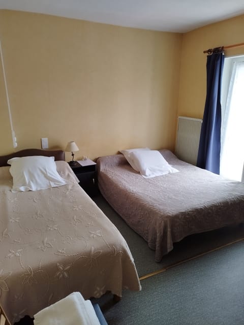 Triple Room, Shared Bathroom | Free cribs/infant beds, free WiFi, bed sheets