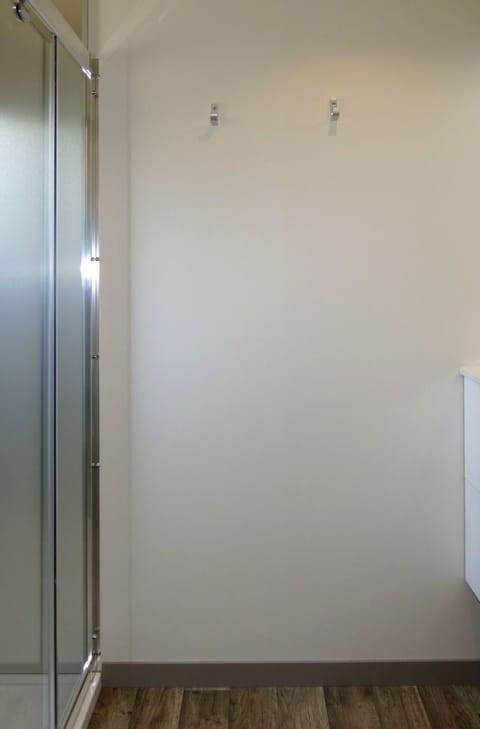 Property, Room, Wall, Floor, Glass, Ceiling, Architecture, House, Building, Plaster