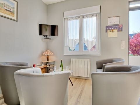 Furniture, Property, Picture Frame, Window, Wood, Interior Design, Chair, Floor, Flooring, Shade