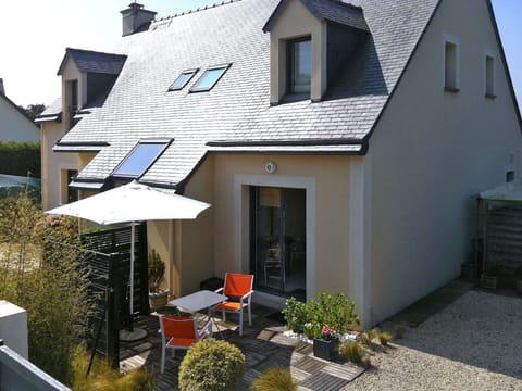 Plant, Building, Property, Window, Sky, House, Yellow, Neighbourhood, Flowerpot, Cottage