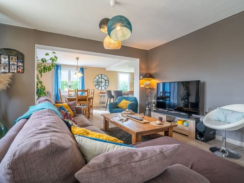 Property, Furniture, Azure, Couch, Table, Interior Design, Comfort, Picture Frame, Studio Couch, Floor