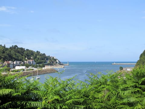 Sky, Building, Plant, Urban Design, Tower Block, Condominium, Real Estate, City, Facade, Commercial Building