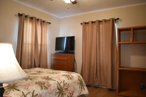 Bedroom 1, Cable TV - 340 Hollister Pismo Beach Vacation Rental