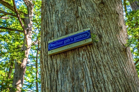 Now that's a dry sense of humor! (It's German for "Free beer was yesterday.")