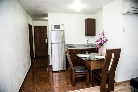 Standard Double Room | Private kitchenette | Fridge, microwave, stovetop, cookware/dishes/utensils