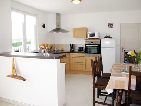 Countertop, Furniture, Room, Kitchen, Property, Interior Design, Cabinetry, Floor, Building, Yellow