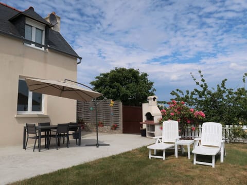 Cloud, Sky, Plant, Furniture, Table, Window, Building, Chair, Shade, Land Lot