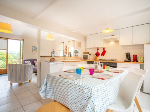 Table, Furniture, Property, Window, Cabinetry, Chair, Interior Design, House, Kitchen, Tablecloth