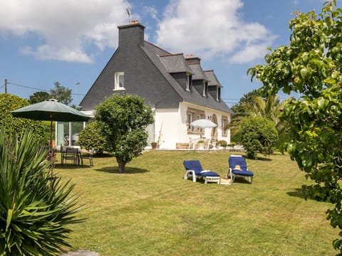 Cloud, Sky, Plant, Building, Window, House, Tree, Land Lot, Cottage, Grass