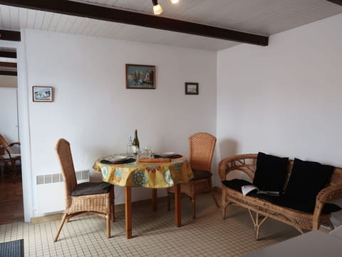 Furniture, Chair, Comfort, Wood, Building, Table, Lighting, House, Interior Design, Flooring