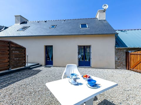 Sky, Building, Property, Window, Blue, Door, Azure, House, Architecture, Chair