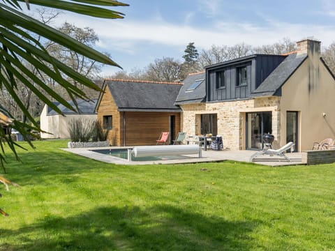 Building, Sky, Cloud, Plant, Window, House, Tree, Land Lot, Grass, Cottage