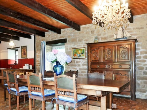 Room, Furniture, Interior Design, Property, Building, Ceiling, Table, House, Dining Room, Home