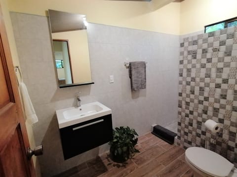 Luxury Chalet | Bathroom | Shower, free toiletries, towels, soap