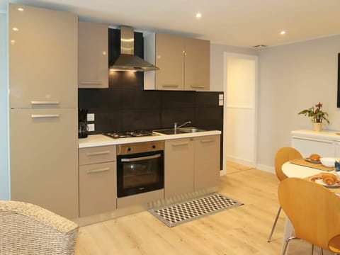 Brown, Cabinetry, Countertop, Furniture, Property, Kitchen, Home Appliance, Wood, Kitchen Stove, Sink