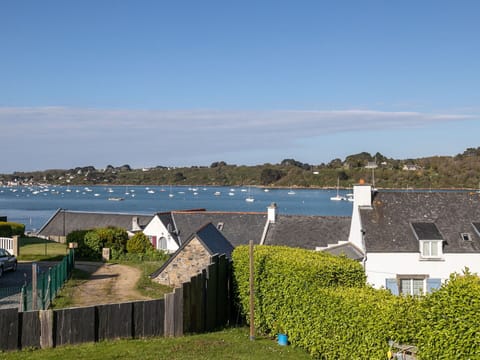 Sky, Water, Cloud, Plant, Building, Land Lot, House, Window, Lake, Residential Area