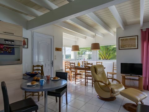 Plant, Furniture, Building, Property, Table, Chair, Shade, Window, Interior Design, Lighting