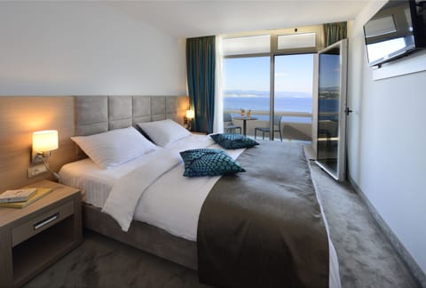 Double or Twin Room, Balcony, Sea View | Down comforters, minibar, in-room safe, desk