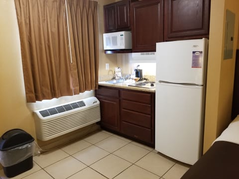 Room, 2 Double Beds, Non Smoking | Private kitchenette | Fridge, microwave, stovetop, cookware/dishes/utensils