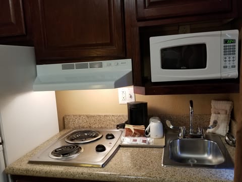 Fridge, microwave, stovetop, cookware/dishes/utensils