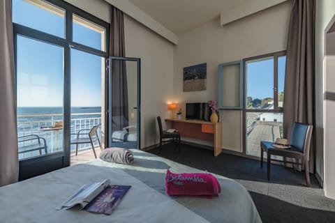 In-room safe, desk, iron/ironing board, free WiFi