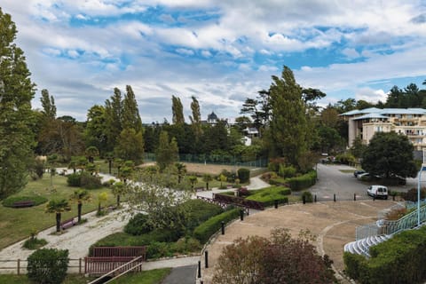 In-room safe, desk, iron/ironing board, free WiFi