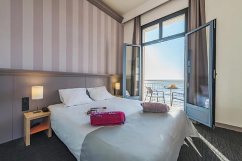 In-room safe, desk, iron/ironing board, free WiFi