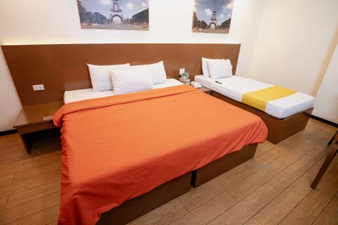 Euro suite two | In-room safe, rollaway beds, free WiFi, bed sheets