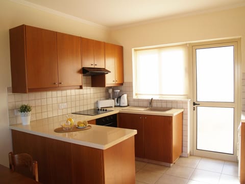 Premium Villa (Luigi) | Private kitchen | Fridge, oven, stovetop, electric kettle