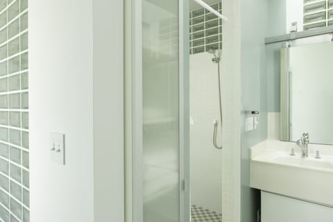 Premium Room | Bathroom shower