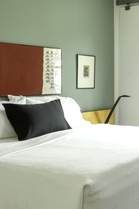 Premium Room | Premium bedding, down comforters, memory foam beds, free minibar
