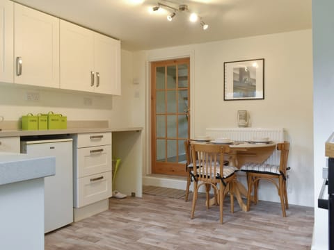 Fully equipped kitchen with dining area | Millys Nook, St Austell